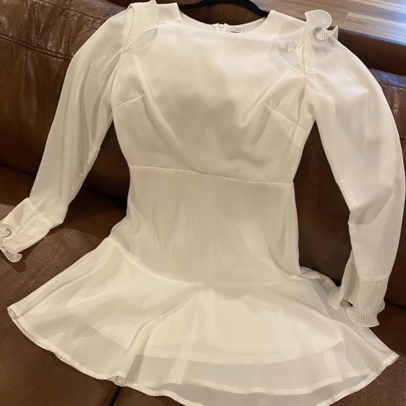 White ruffle dress - Picture 4 of 6